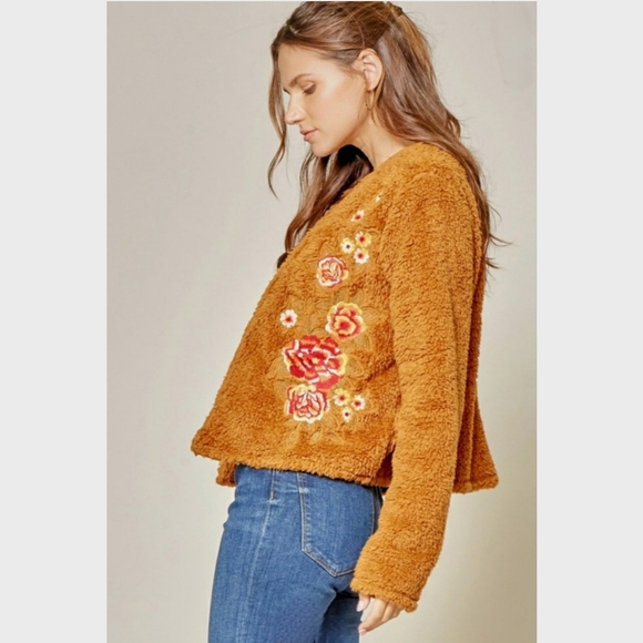 NWT Embroidered Boho Style Faux Fur Jacket - Picture 7 of 8